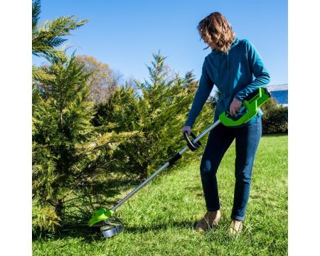 Greenworks tööriist 40v 15-tolline juhtmeta akutaimer/puhur koos 2,5ah aku ja laadijaga 8H0T4V335