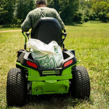 Greenworks tööriist 80v 42" juhtmeta aku crossoverz nullpöördega muruniiduk koos kaheteistkümne (12) 4,0ah aku ja kolme (3) kahe pordiga turbolaadijaga 8H0T4V10