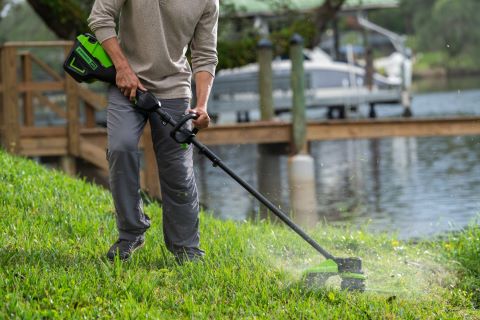 Greenworks tööriist 60 V 17-tolline juhtmeta aku harjadeta trimmer süsinikkiust võlliga 4,0 ah aku ja laadijaga 8H0T4V63